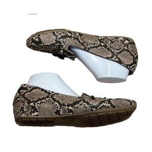 BareTraps BrownTan Kellye Snakeskin Metal Buckle Flats Loafers Sz 11 M Womens